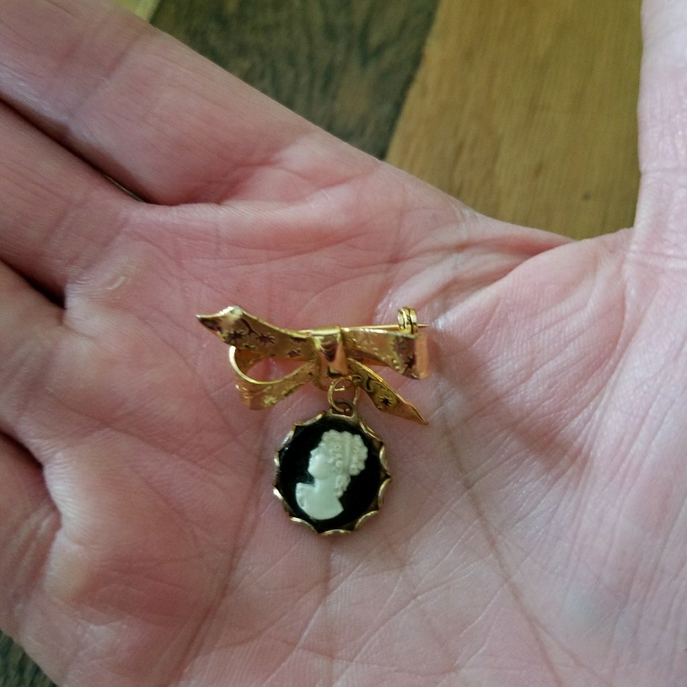 Vintage brass Cameo bow pin